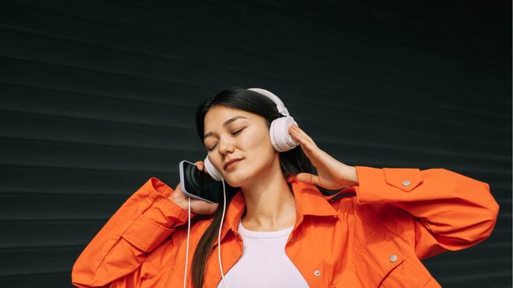 Menos gasto, más experiencia: ¿Por qué Chile está dejando atrás el audio genérico?