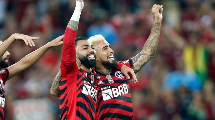 Arturo Vidal dijo presente en la humillante goleada de Flamengo sobre Athletico Paranaense