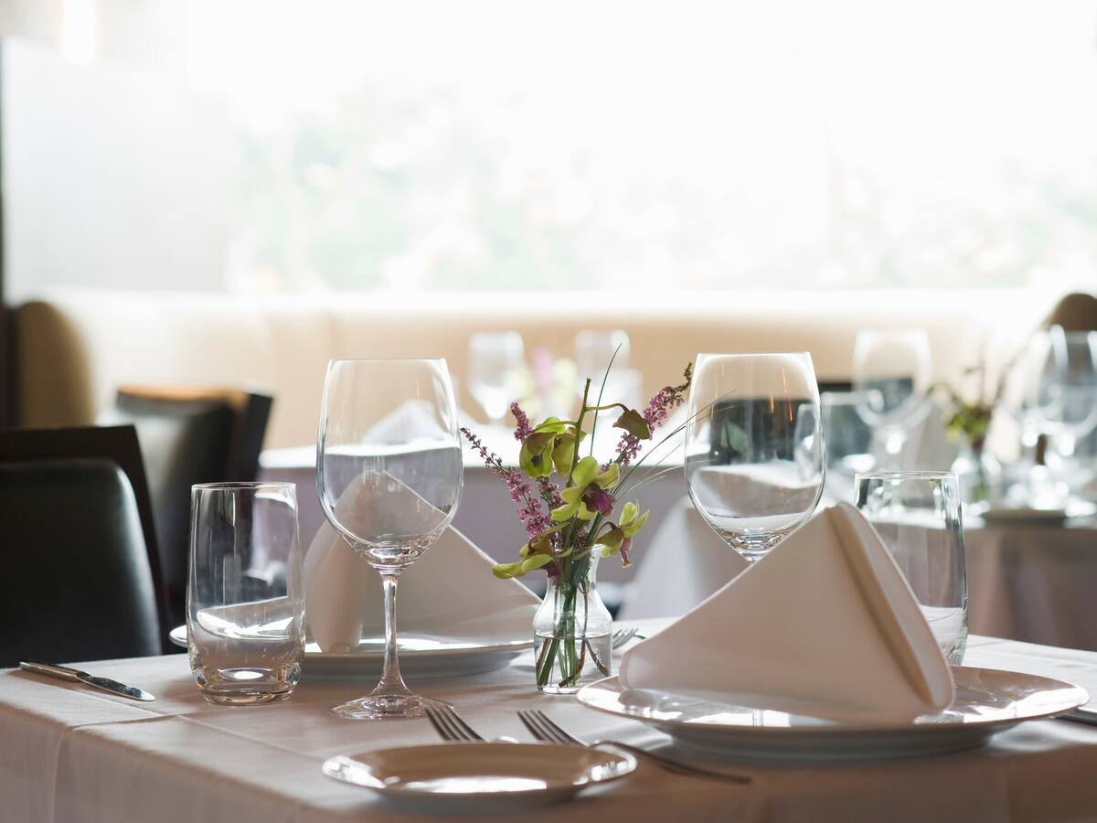 ¿Pueden abrir los restaurantes hoy por las Elecciones? Así funcionará el comercio durante el Plebiscito 2023