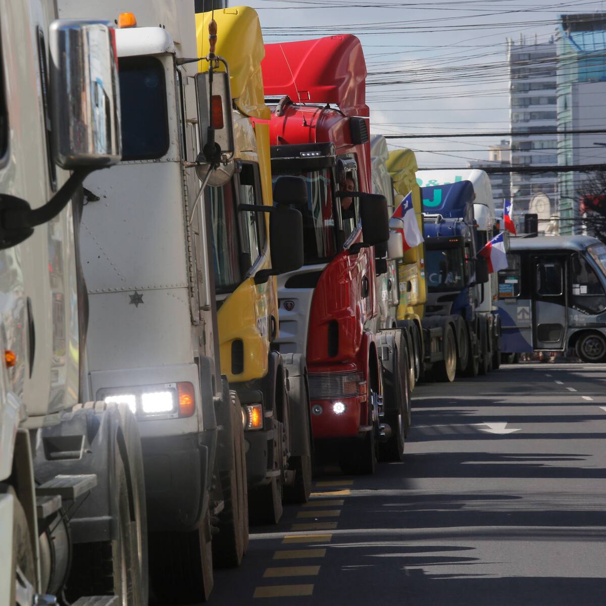 Transportistas piden mantener Mepco ante alza del petróleo y advierten impacto en el bolsillo de las familias