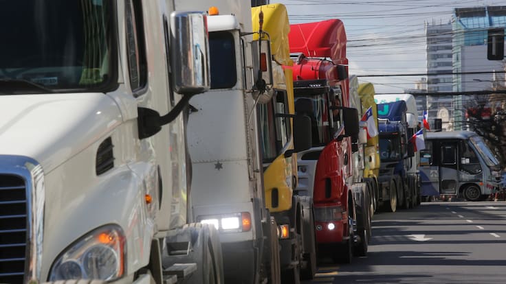 “Habrá consecuencias”: gremios del transporte de carga advierten medidas por impacto del diésel en la logística