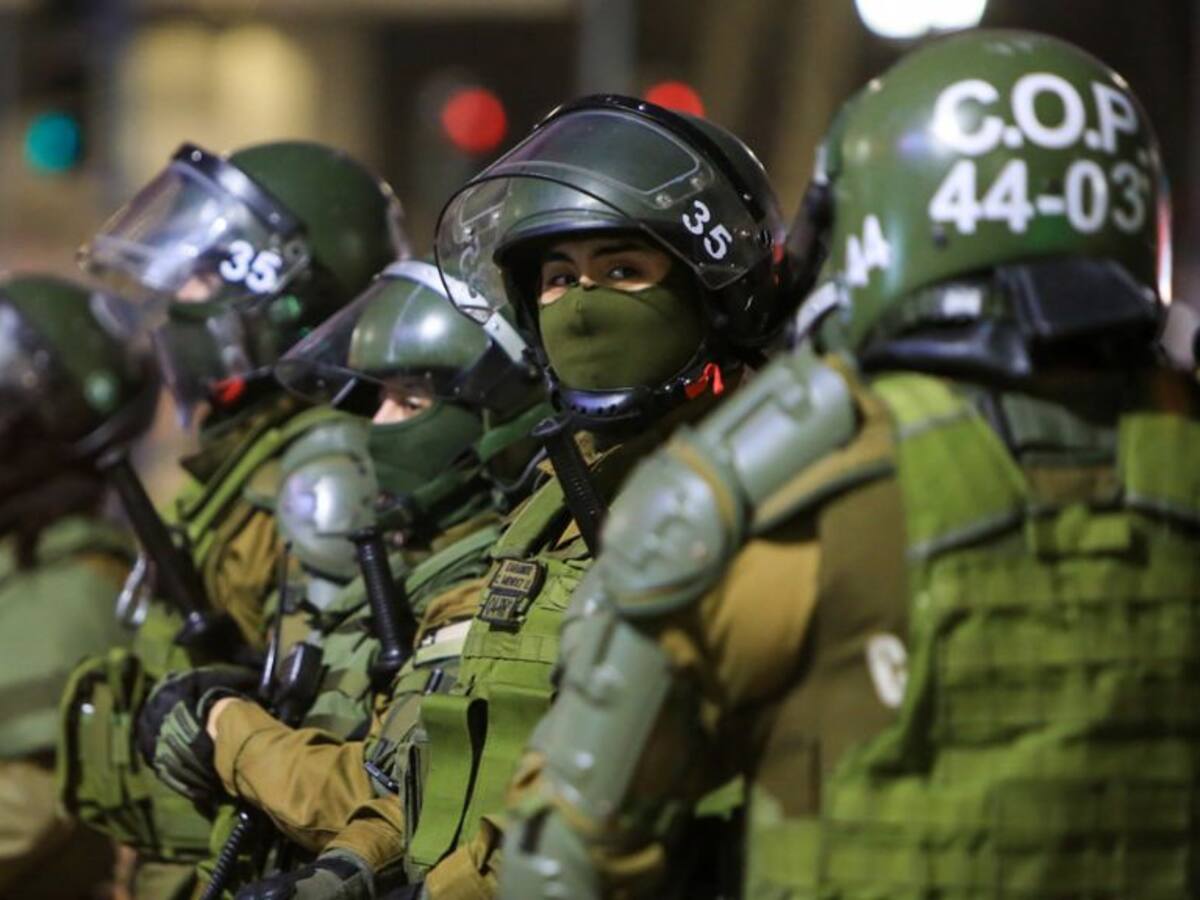 Operativo de Carabineros deja veintena de detenidos y armas incautadas