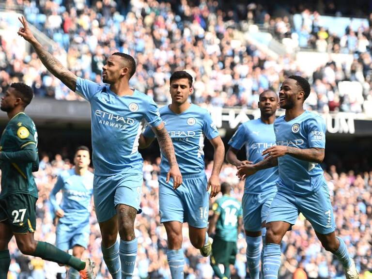 Manchester City goleó al Watford y sigue como el sólido líder de la Premier League
