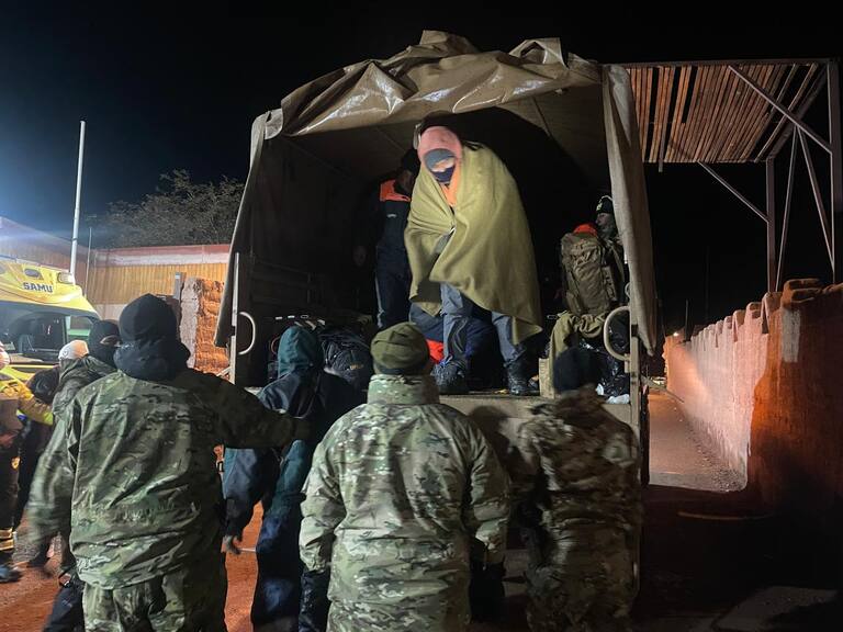 59 personas fueron rescatadas tras quedar atrapadas en la ruta 27CH luego de histórica nevazón en la región de Antofagasta