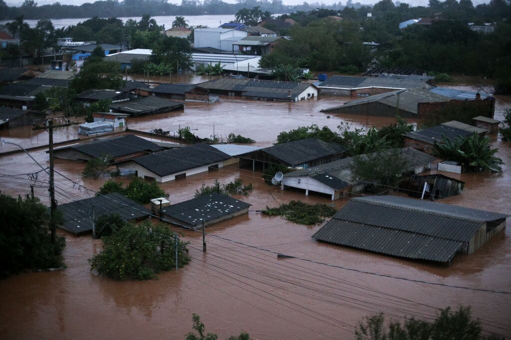 La salida del río Jacui en Eldorado do Sul, del estado Rio Grande do Sul de Brasil, muestra las graves inundaciones que deja un temporal.