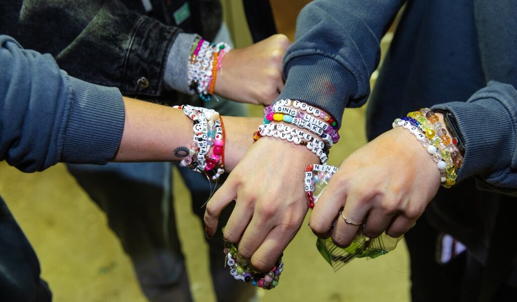 Los friendships bracelets son parte de la experiencia en los conciertos de Taylor Swift / Foto: Getty Images