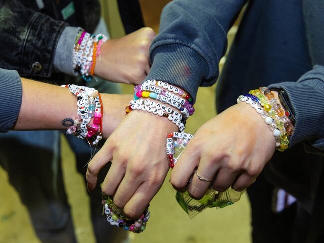 Los friendships bracelets son parte de la experiencia en los conciertos de Taylor Swift / Foto: Getty Images