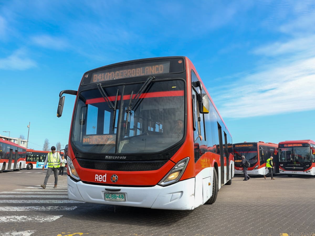 Santiago tiene 176 nuevos buses eléctricos: estas son las comunas beneficiadas tras reemplazo de máquinas diésel