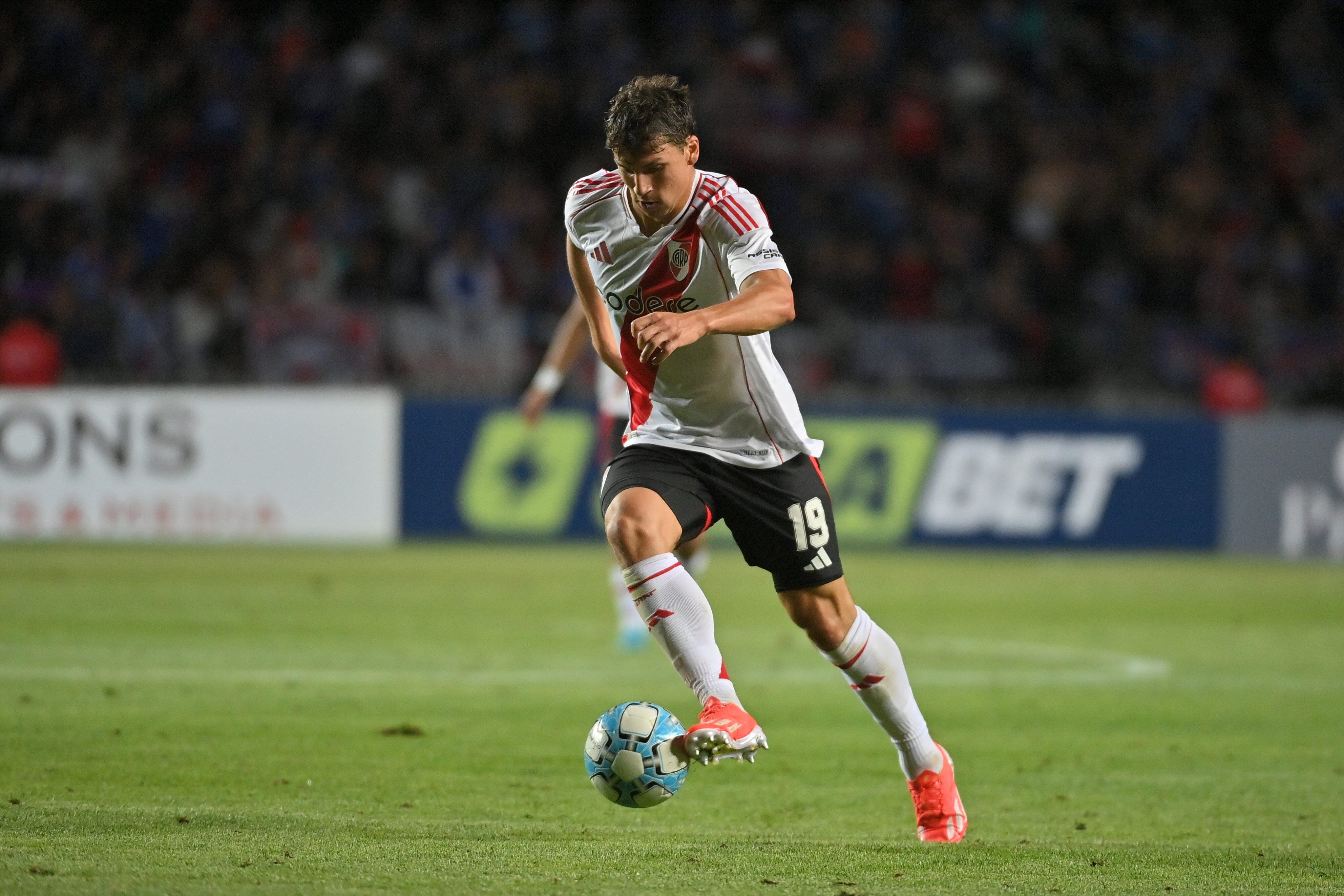 Prensa argentina aplaudió de pie el debut de Gonzalo Tapia en River | X: River