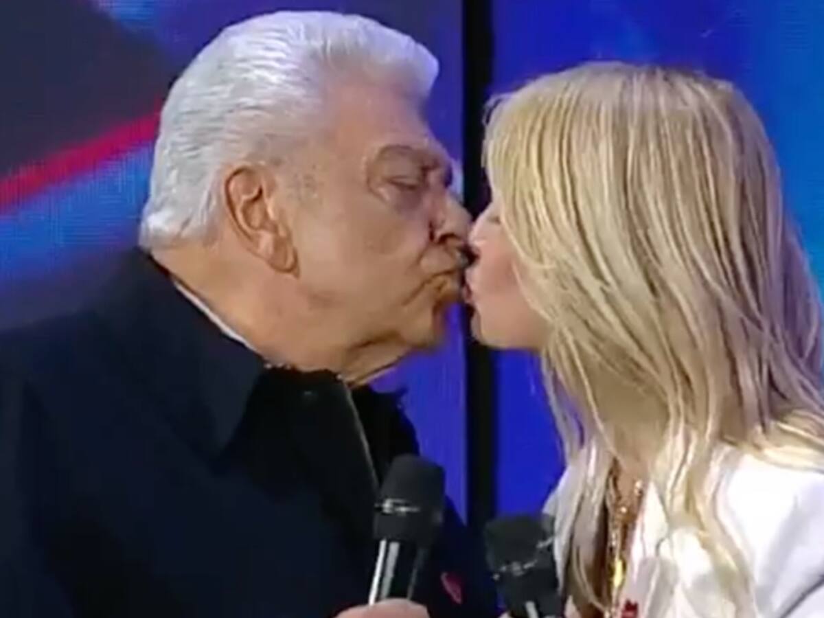 «Perdona pepito…»: Don Francisco y Cecilia Bolocco sorprenden con «piquito» en cierre de Teletón 2023