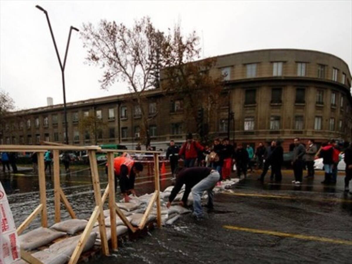 Sernac oficiará a Aguas Andinas por rotura de matriz en Providencia