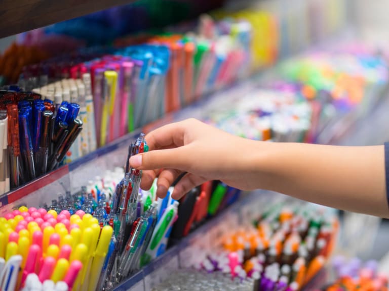 Rematarán todos sus productos con 40% de descuento: conocida papelería de Santiago anuncia su cierre