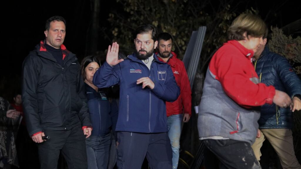 Presidente Boric defiende su viaje a la Antártica en medio de sistema frontal: "El Estado no funciona solamente por una persona"