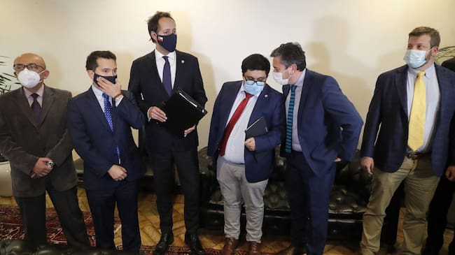 15 DE JUNIO DE 2022/VALPARAISODiputados del Partido Republicano ingresan la Acusación Constitucional en contra de la Ministra del Interior, por sus actuaciones en materia de seguridad.
FOTO: LEONARDO RUBILAR CHANDIA/AGENCIAUNO