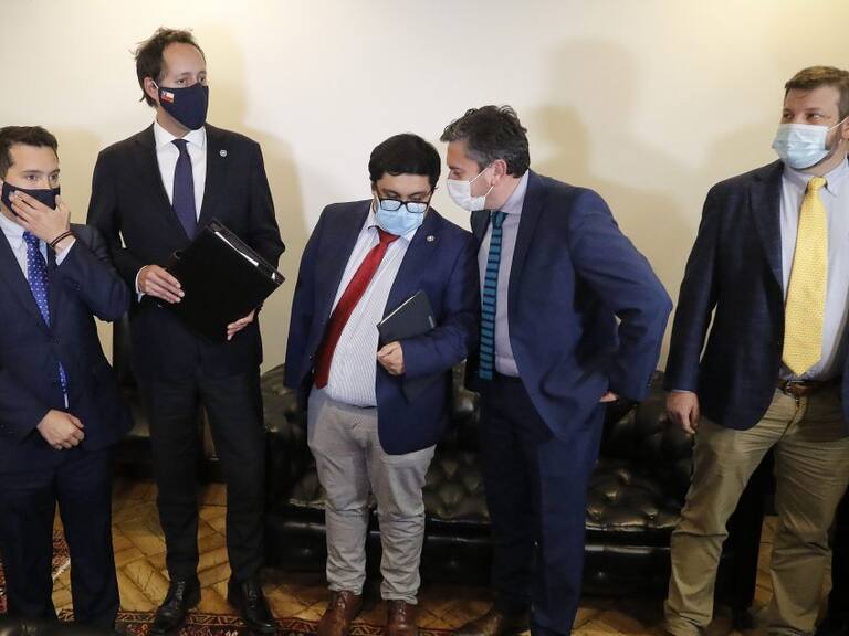 15 DE JUNIO DE 2022/VALPARAISODiputados del Partido Republicano ingresan la Acusación Constitucional en contra de la Ministra del Interior, por sus actuaciones en materia de seguridad.
FOTO: LEONARDO RUBILAR CHANDIA/AGENCIAUNO