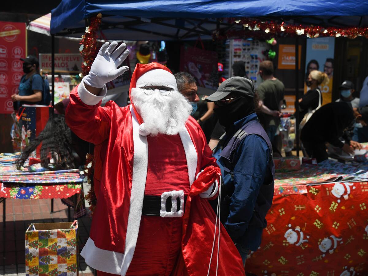 «Ya sacó su permiso»: Carabineros mostró el salvoconducto especial del Viejito Pascuero