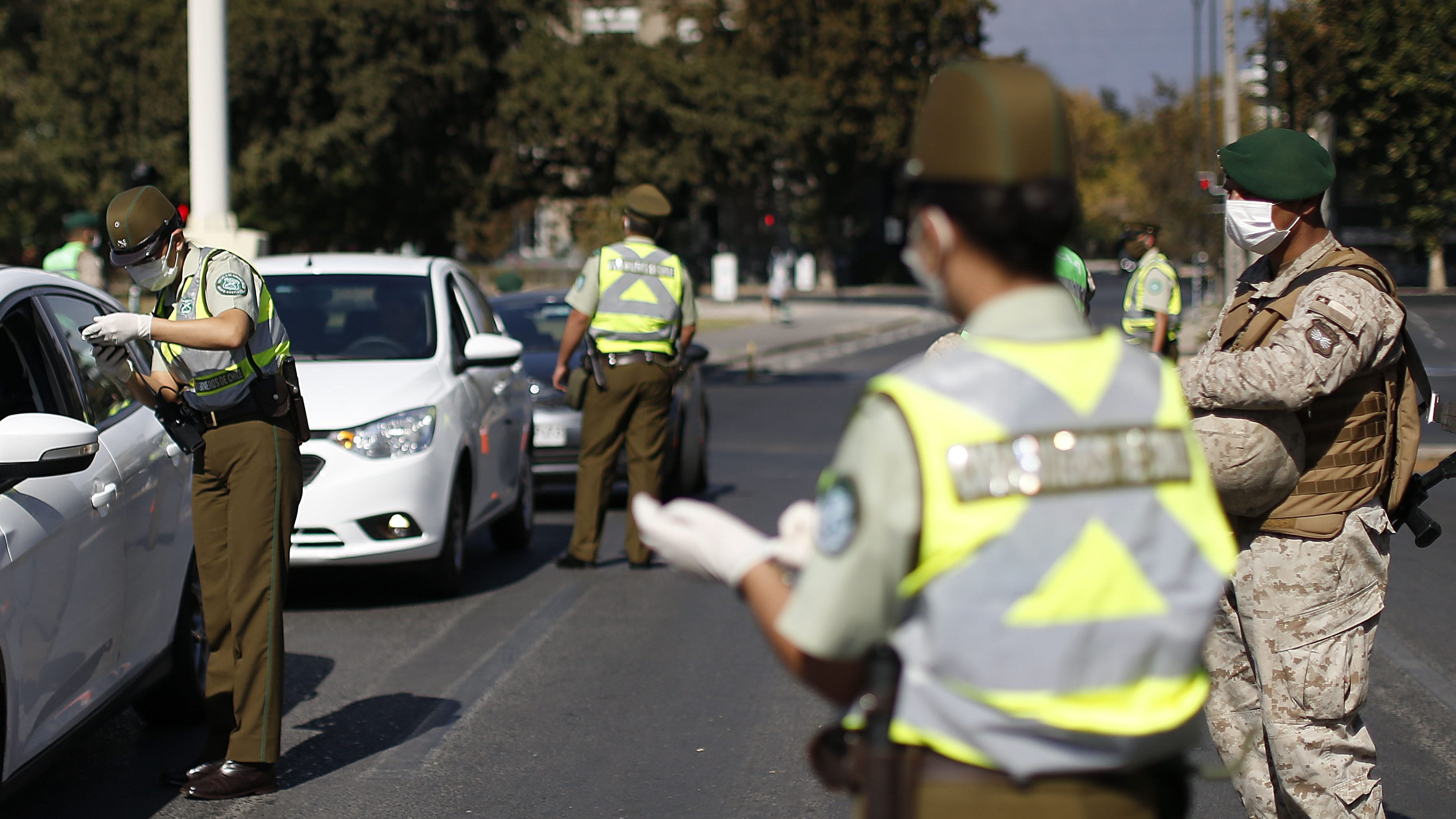 Carabineros y militares por el coronavirus