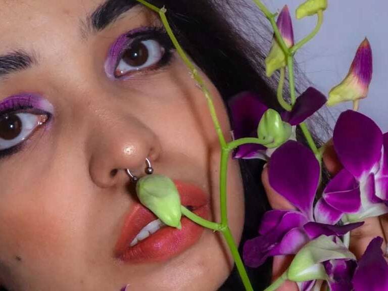 Influencer prepara boda con ella misma: «Soy mi propia reina»