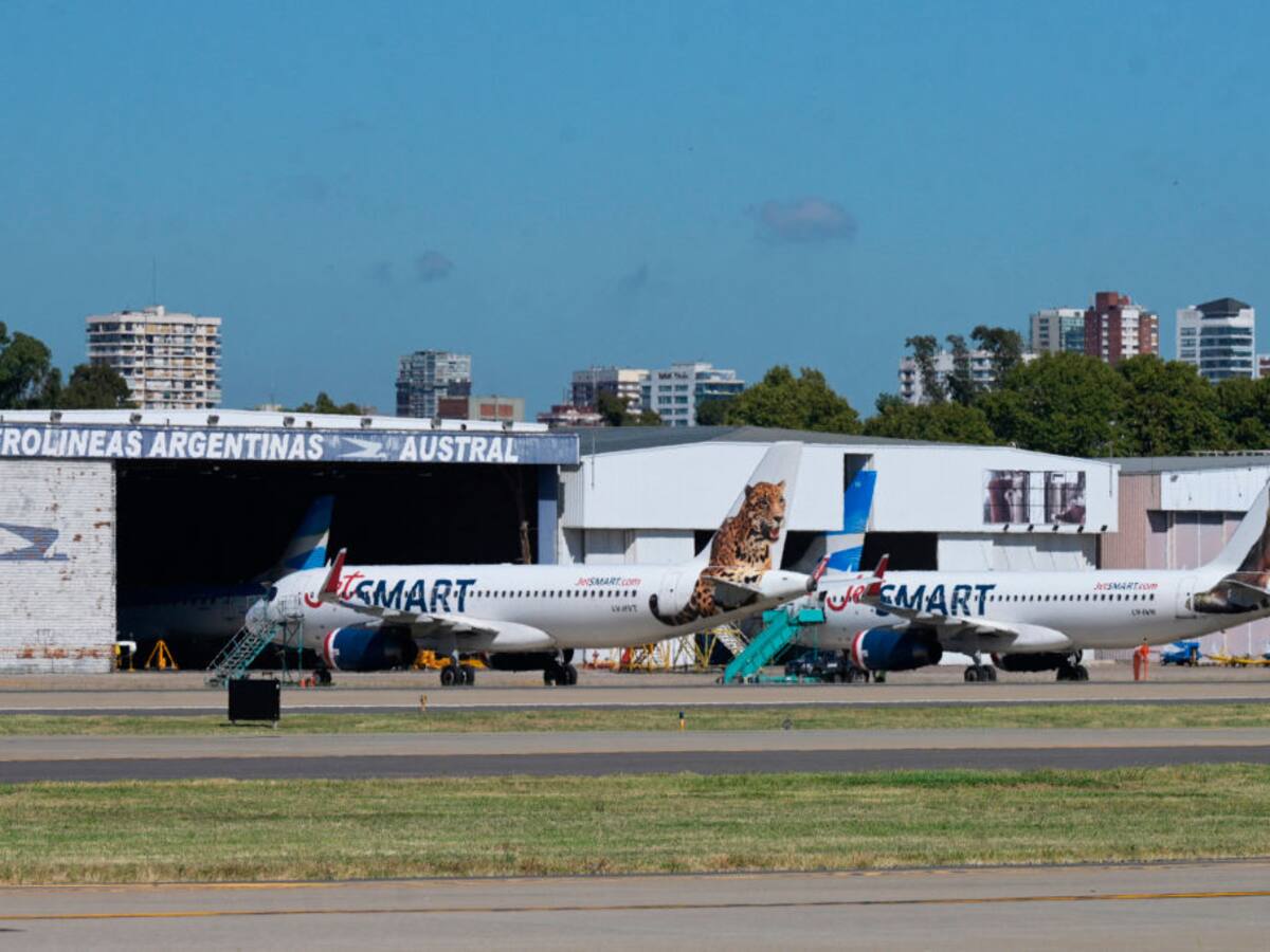Paro de sector aeronáutico provoca la cancelación de más de 330 vuelos en Argentina