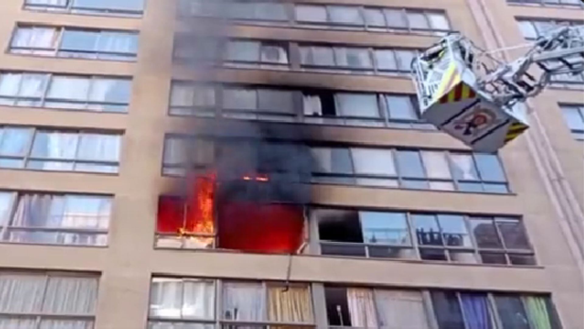 Cuerpo de Bomberos de Santiago, siniestro, departamento incendiado, llamas