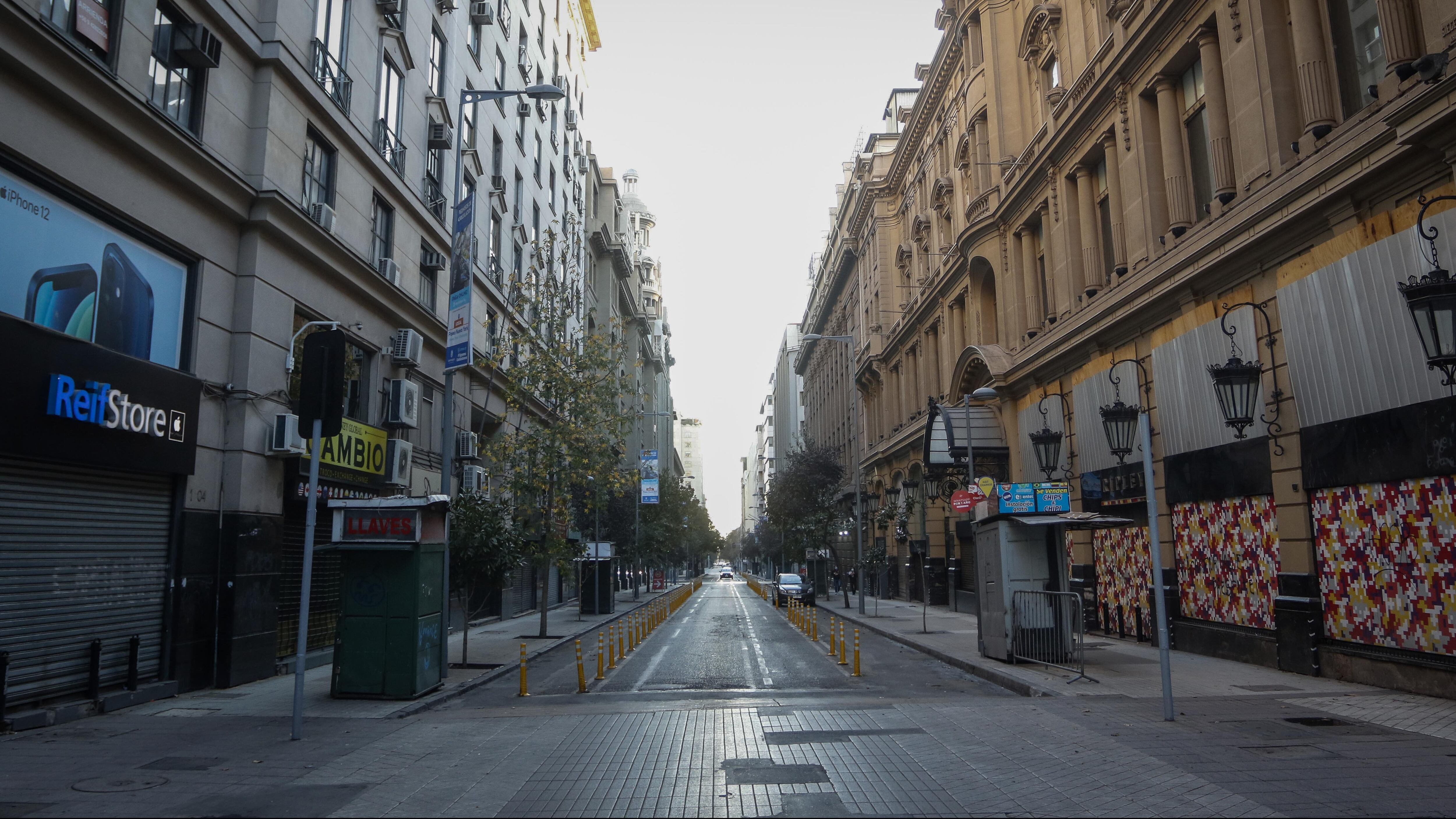 22 de mayo del 2021/SANTIAGOCalles casi vacías en los principales paseo peatonales del centro de Santiago, en el marco del fin de semana largo.
FOTO: SEBASTIAN BELTRAN GAETE/AGENCIAUNO