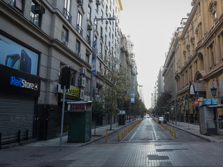 22 de mayo del 2021/SANTIAGOCalles casi vacías en los principales paseo peatonales del centro de Santiago, en el marco del fin de semana largo.
FOTO: SEBASTIAN BELTRAN GAETE/AGENCIAUNO
