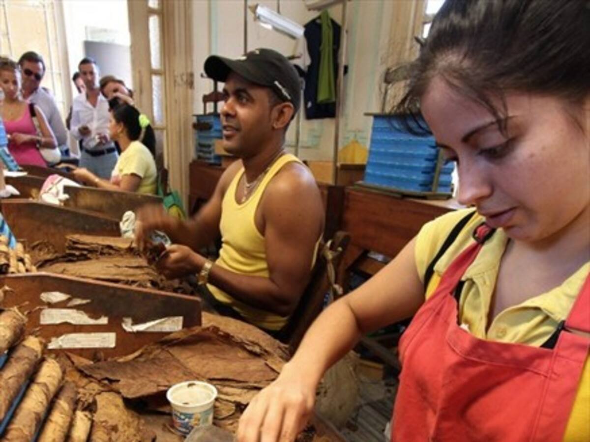 Cuba autorizará medianas y pequeñas empresas