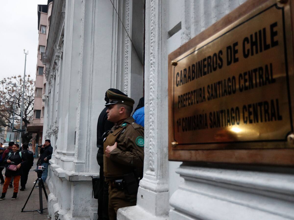 Por diferencia en los montos: investigan pérdida de dinero desde comisaría de Carabineros en Santiago