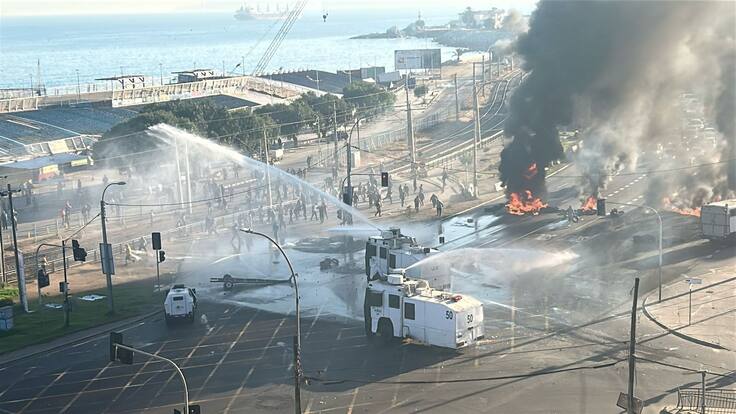 Continúan protestas de pescadores artesanales contra “Ley de Fraccionamiento” en Valparaíso: se registran enfrentamientos con Carabineros
