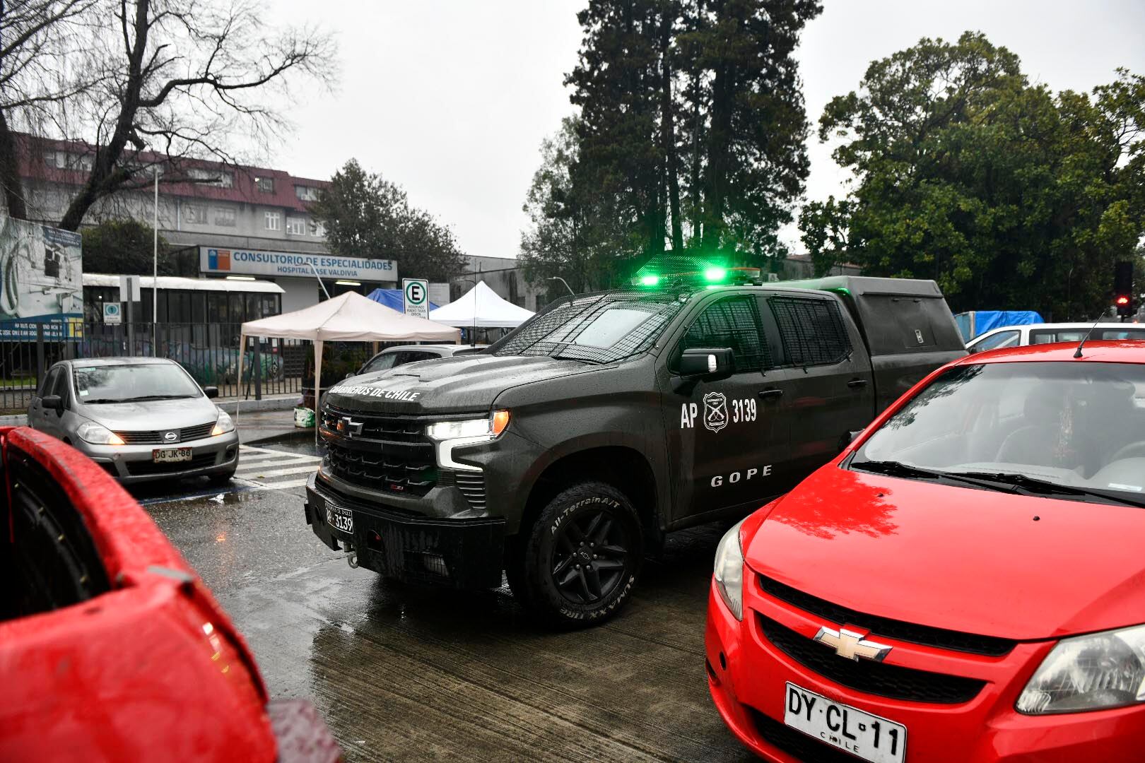 Hospital Base de ValdiviA donde fueron trasladados dos funcionarios de Carabineros del GOPE que resultaron heridos a bala