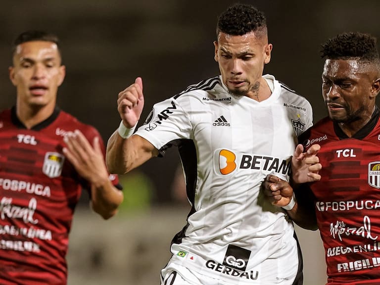 Atlético Mineiro de Eduardo Vargas denuncia insultos racistas por parte de hinchas venezolanos del club Carabobo