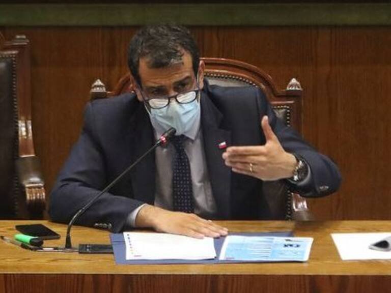 Ministro del Interior por pelea entre hinchas de Colo Colo y la U en el Aeropuerto: "Se tomaron todos los resguardos para el traslado"