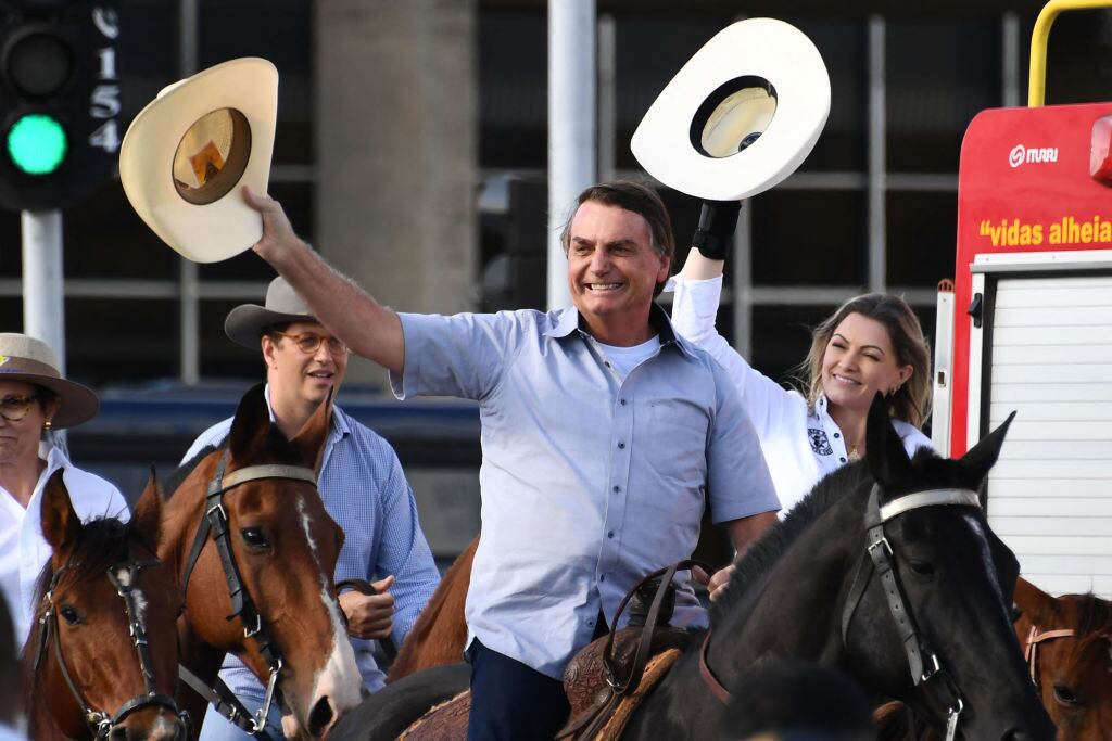 Bolsonaro llega a una protesta contra la corte suprema en Brasilia