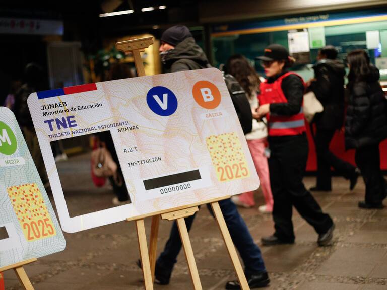 Contraloría emite dictamen que confirma uso de la TNE sólo para fines académicos: medida genera rechazo desde el Congreso