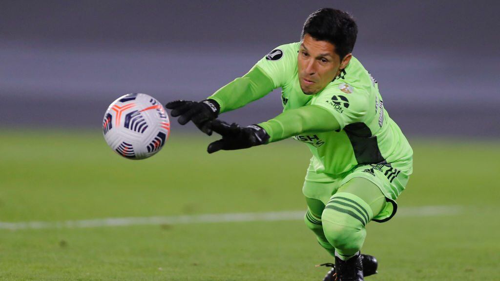 Argentina's River Plate Enzo Perez in action during the Copa Libertadores football tournament group stage match against Colombia's Independiente Santa Fe at the Monumental Stadium in Buenos Aires, on May 19, 2021. (Photo by Juan Ignacio RONCORONI / various sources / AFP) (Photo by JUAN IGNACIO RONCORONI/AFP via Getty Images)