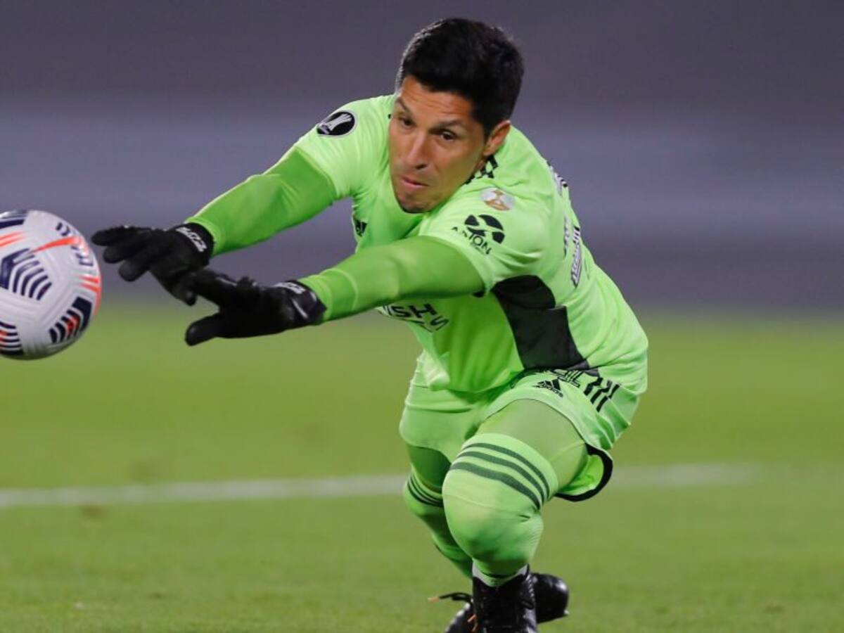 Se quedó hasta con la formación del vestuario: La memorable noche de Enzo Pérez bajo el arco de River Plate