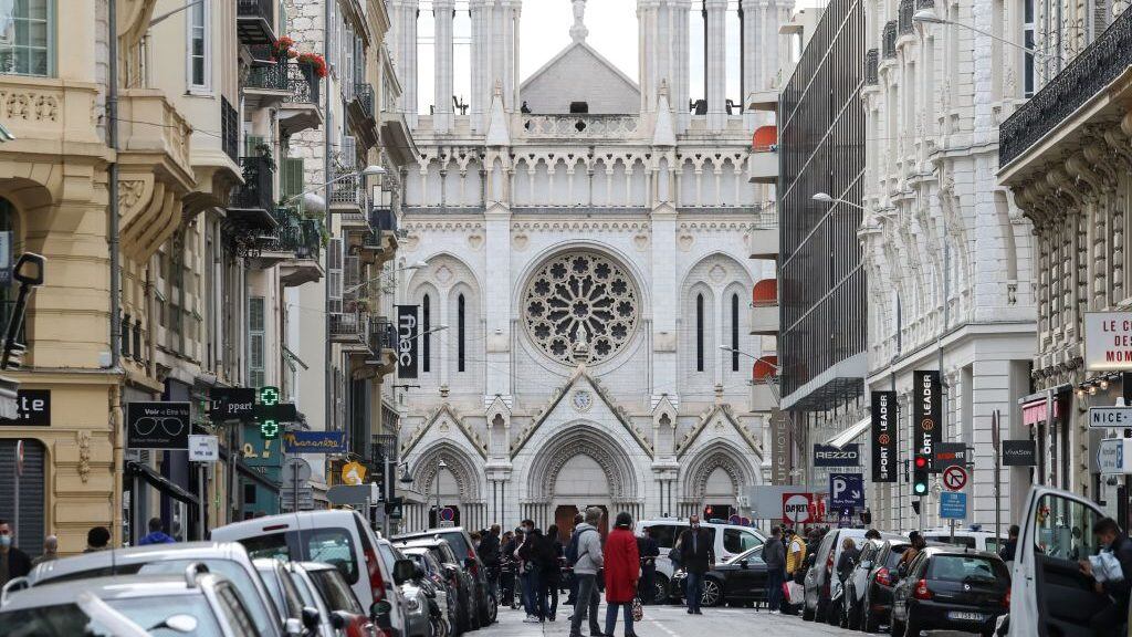 Police block the access to the Notre-Dame de l'Assomption Basilica in Nice on October 29, 2020 after a knife-wielding man kills three people at the church, slitting the throat of at least one of them, in what officials are treating as the latest jihadist attack to rock the country. (Photo by Valery HACHE / AFP) (Photo by VALERY HACHE/AFP via Getty Images)