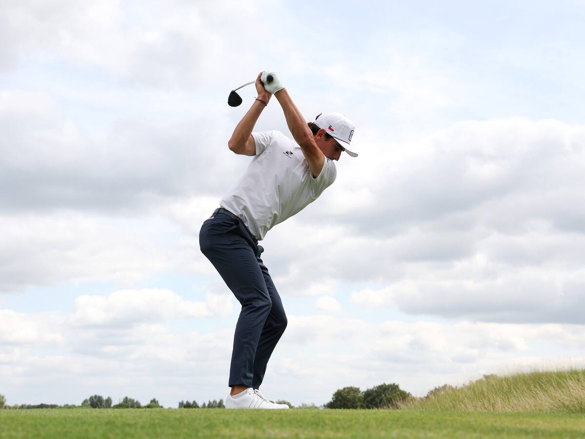 Joaquín Niemann sigue firme y llega a la ronda final con opciones de pelear por medallas en el golf de París 2024