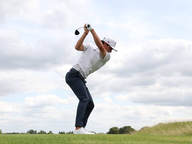 Joaquín Niemann sigue firme y llega a la ronda final con opciones de pelear por medallas en el golf de París 2024