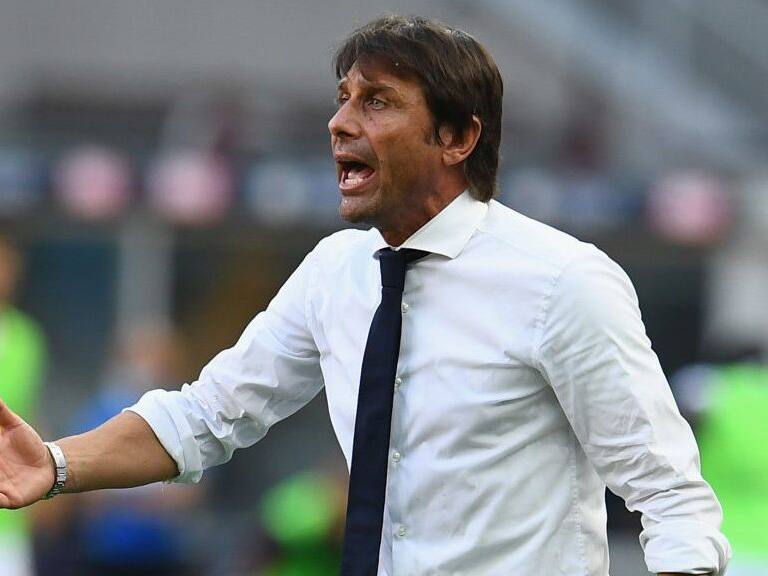 MILAN, ITALY - JULY 05: Head coach of FC Internazionale Antonio Conte reacts during the Serie A match between FC Internazionale and Bologna FC at Stadio Giuseppe Meazza on July 5, 2020 in Milan, Italy. (Photo by Claudio Villa - Inter/Inter via Getty Images)