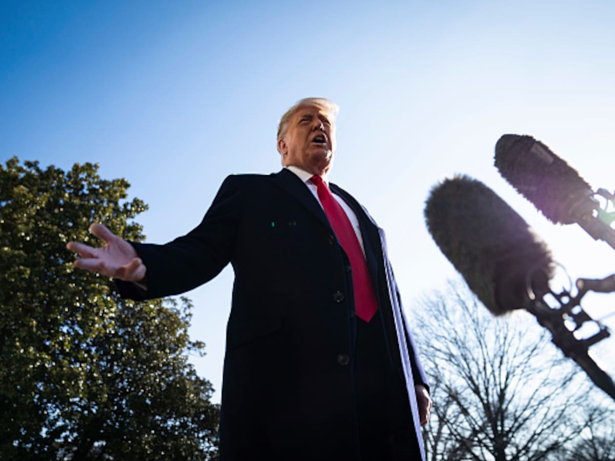 Escándalo en EE.UU.: medios demandan a Trump por vetarlos de la Casa Blanca y suspenden cobertura en solidaridad