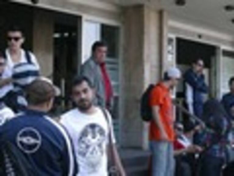 Joven baleado por gendarme sigue grave internado en la ex Posta Central