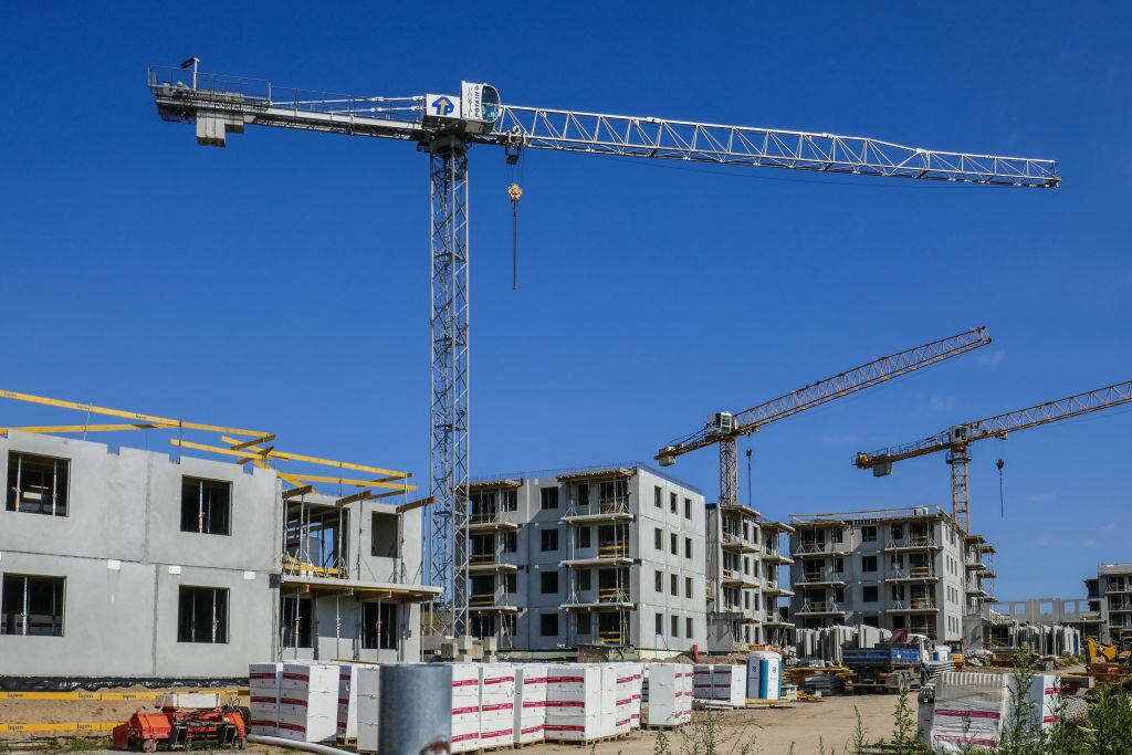 Departamentos en Polonia de Europa esperan créditos para ser terminados