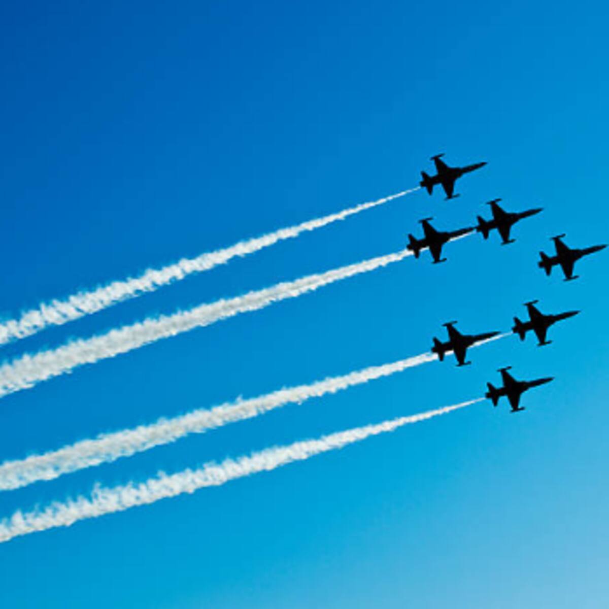 Pilotos de la Fuerza Aérea finlandesa son sancionados por dibujar genitales en el cielo