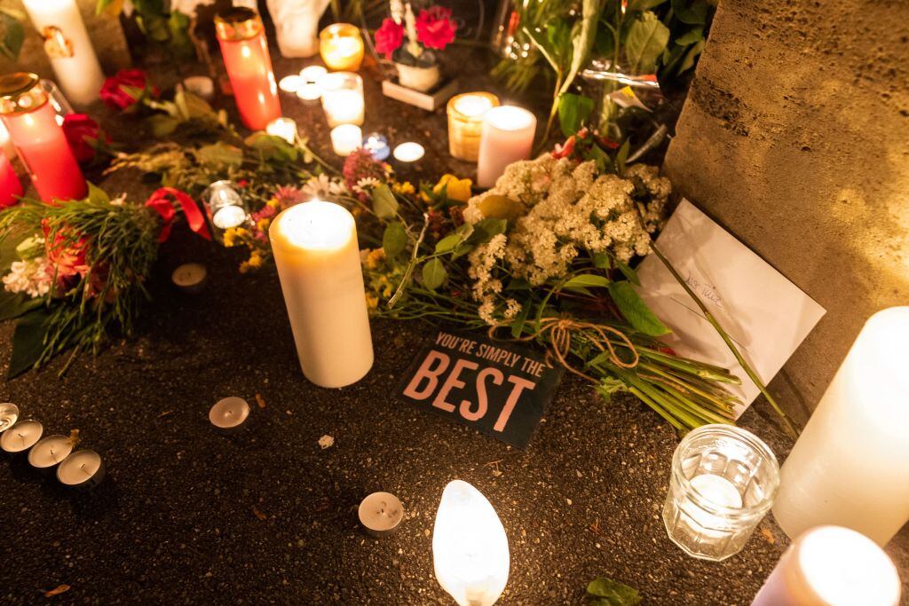 Las velas decoran la noche de la casa de Tin Turner en Küsnacht de Suiza