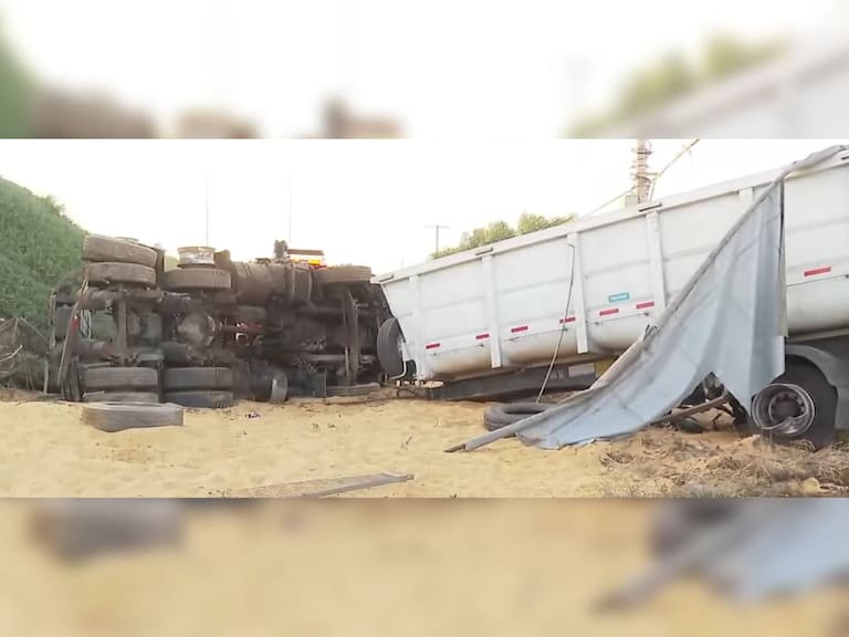 Conductor bajo los efectos de las drogas: Carabineros da detalles del volcamiento de camión en la Autopista Central