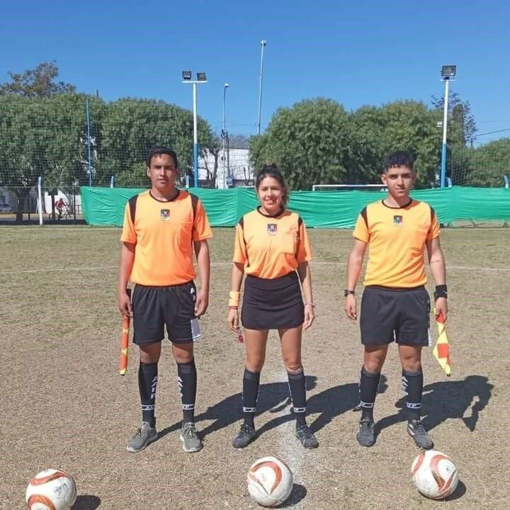 Daiana Quintana, árbitra de la Liga Amateur Platense de Argentina