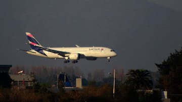 Por paro de trabajadores en Argentina: autoridades llaman a revisar estado de vuelos por posible cancelación o reprogramación de viajes