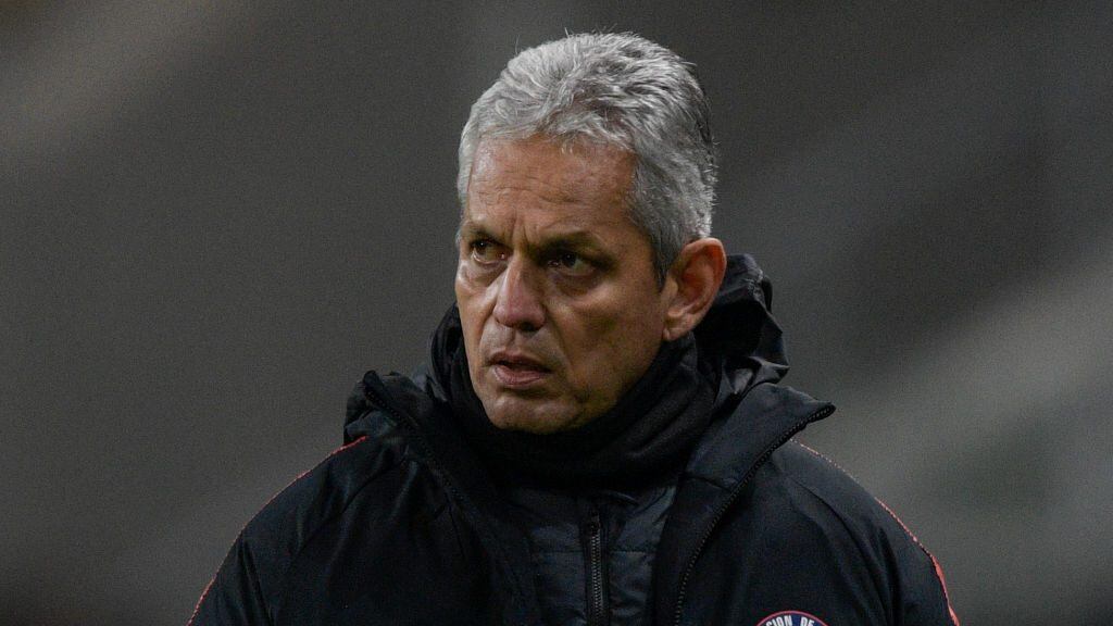Chile's coach, Colombian Reinaldo Rueda looks on during the Copa America football tournament semi-final match against Peru at the Gremio Arena in Porto Alegre, Brazil, on July 3, 2019. (Photo by Juan MABROMATA / AFP)        (Photo credit should read JUAN MABROMATA/AFP via Getty Images)