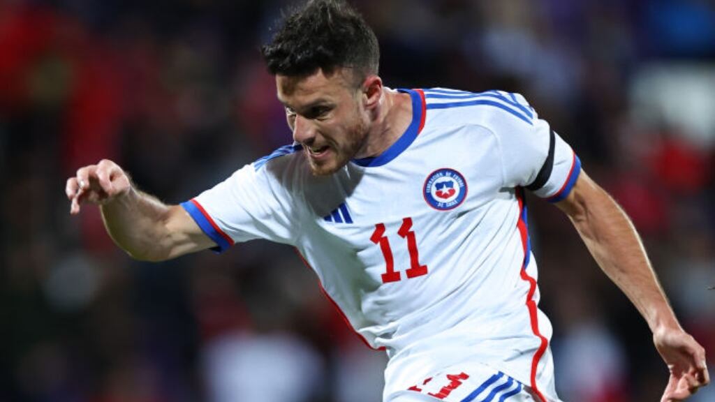 Otro delantero menos para La Roja: Ángelo Henríquez es baja para la gira en Europa